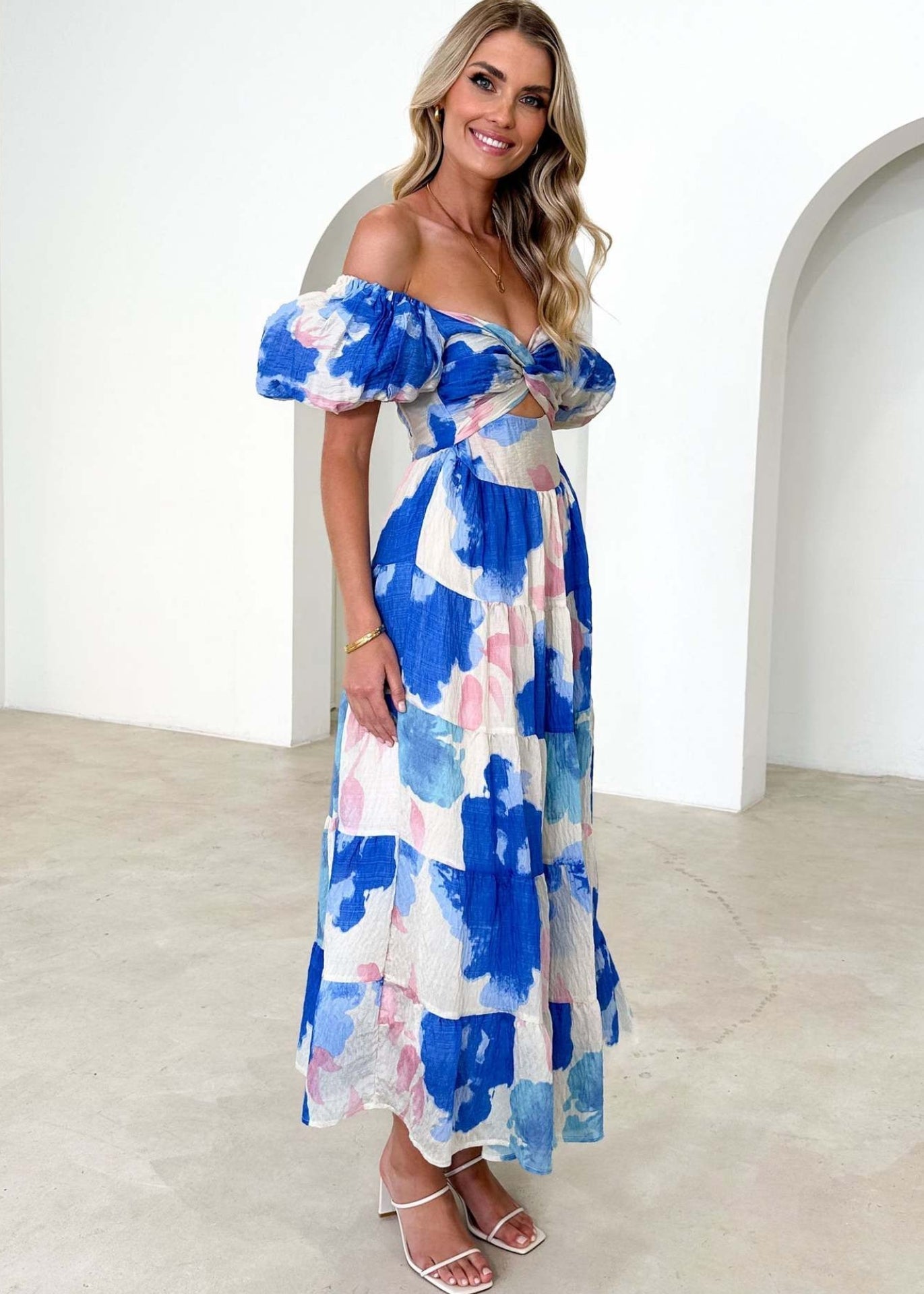 Summer Dress - Elegant Women's Casual Dress With Flowing Silhouette & Comfortable Fit