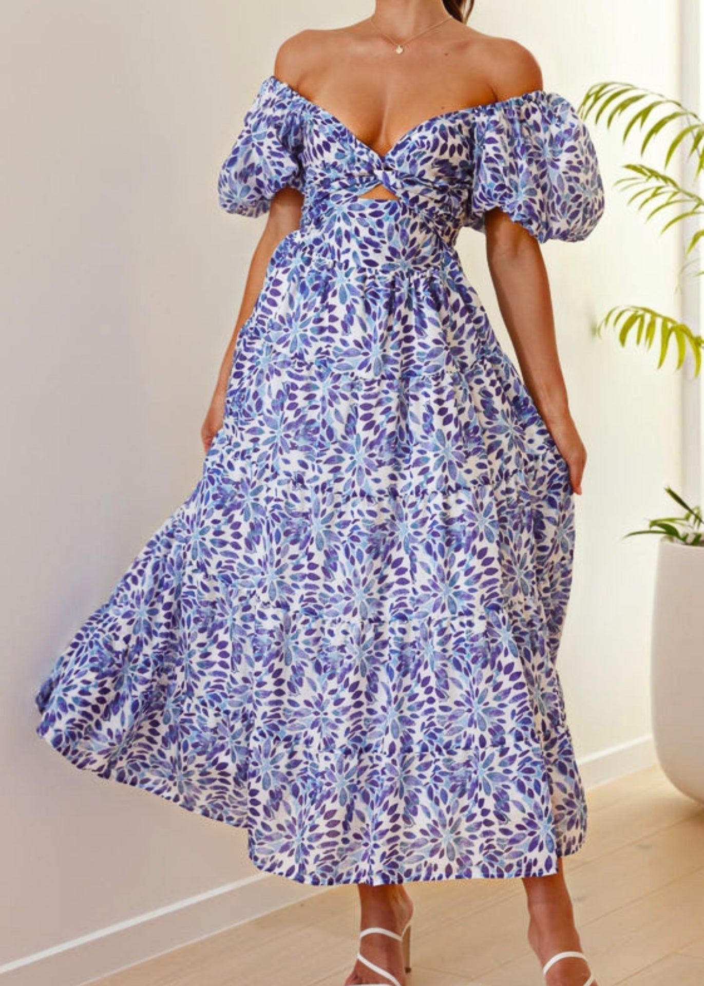 Summer Dress - Elegant Women's Casual Dress With Flowing Silhouette & Comfortable Fit