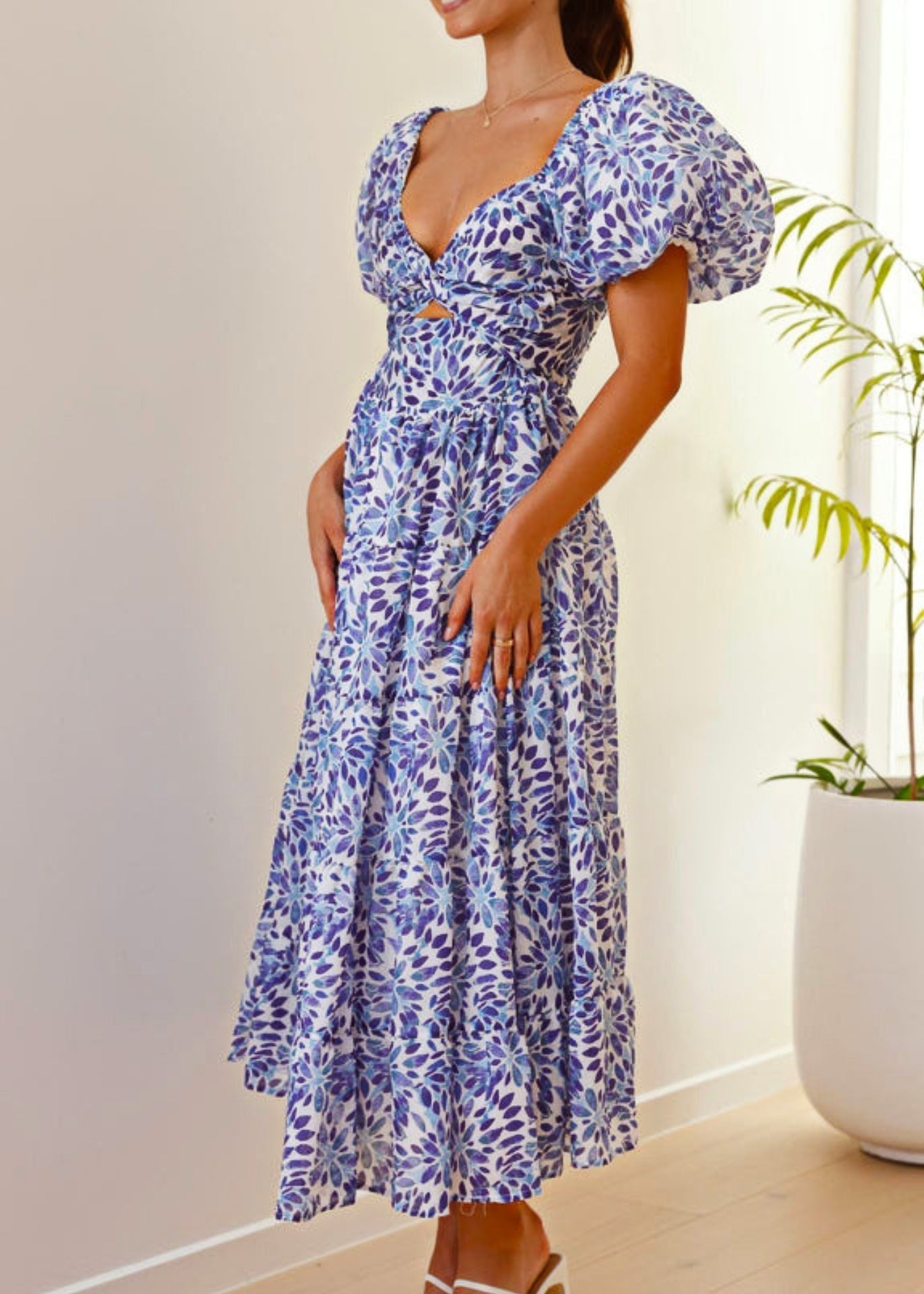 Summer Dress - Elegant Women's Casual Dress With Flowing Silhouette & Comfortable Fit