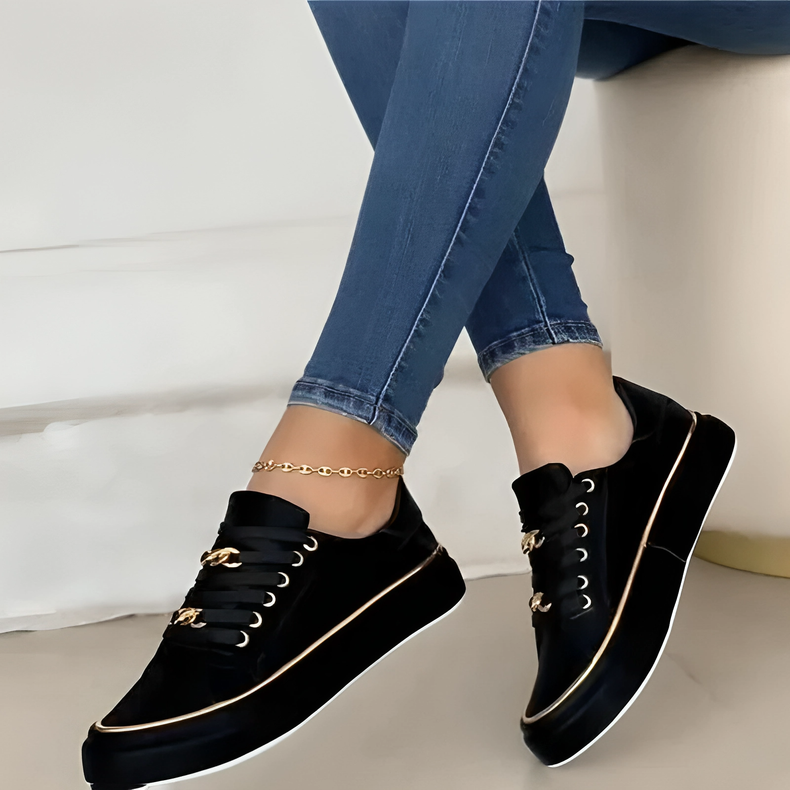 Comfortable Sneakers – Trendy Low-Top Sneakers with Gold Accents & Cushioned Sole