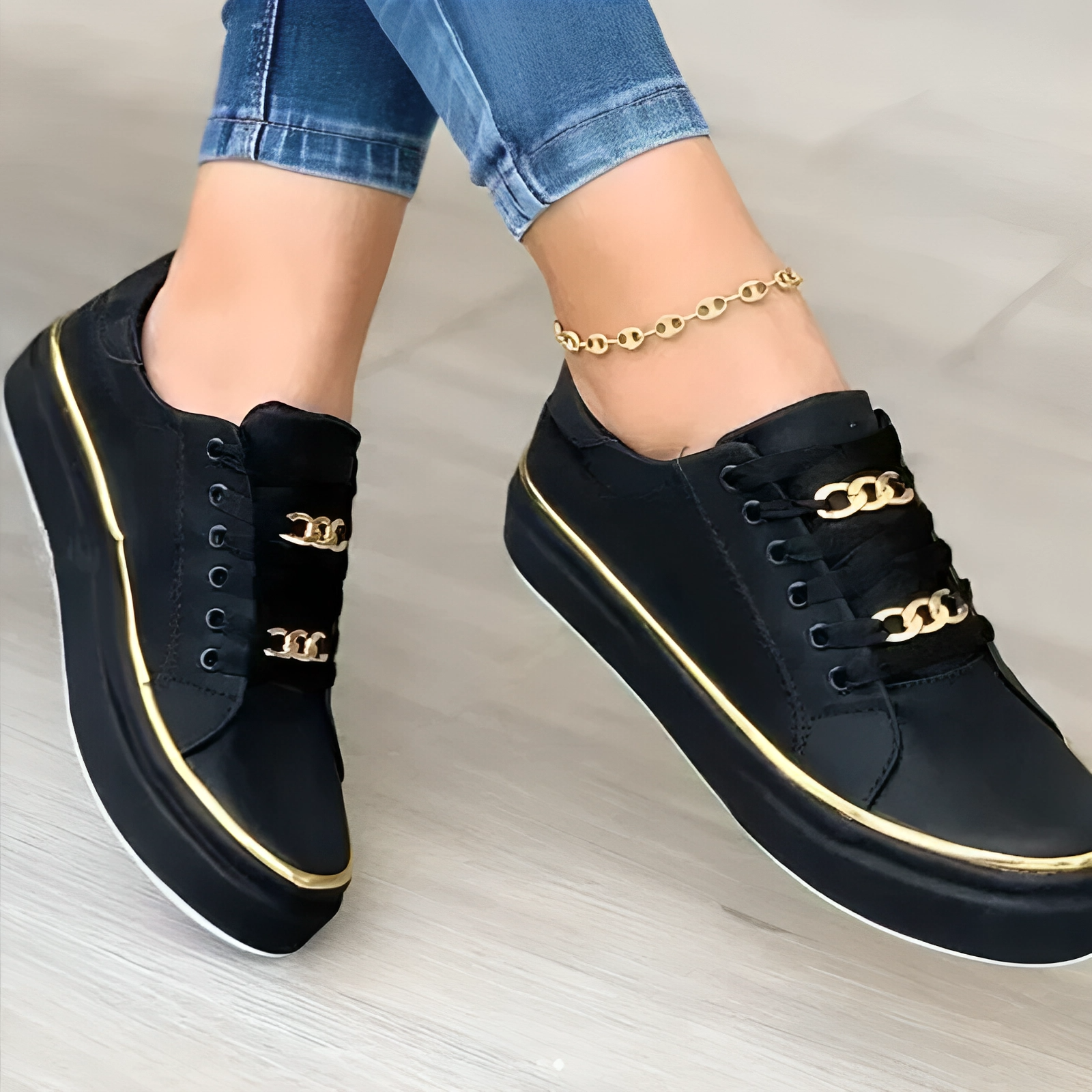 Comfortable Sneakers – Trendy Low-Top Sneakers with Gold Accents & Cushioned Sole