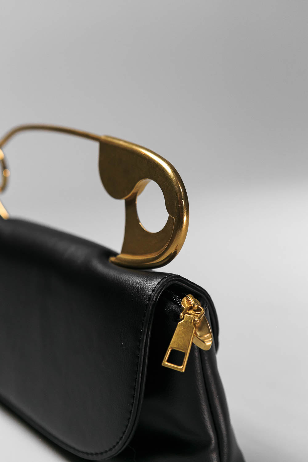 Pin Bag Shoulder Strap - Vegan Leather Black White Bag With Gold Zipper Detail