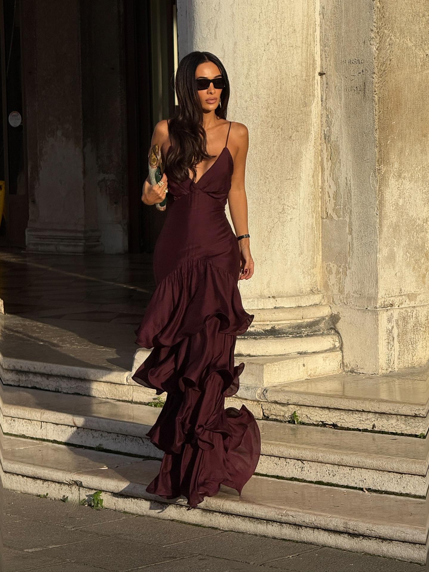 Burgundy Tiered Maxi Dress – Elegant Flowing Silhouette for Formal Evening Events