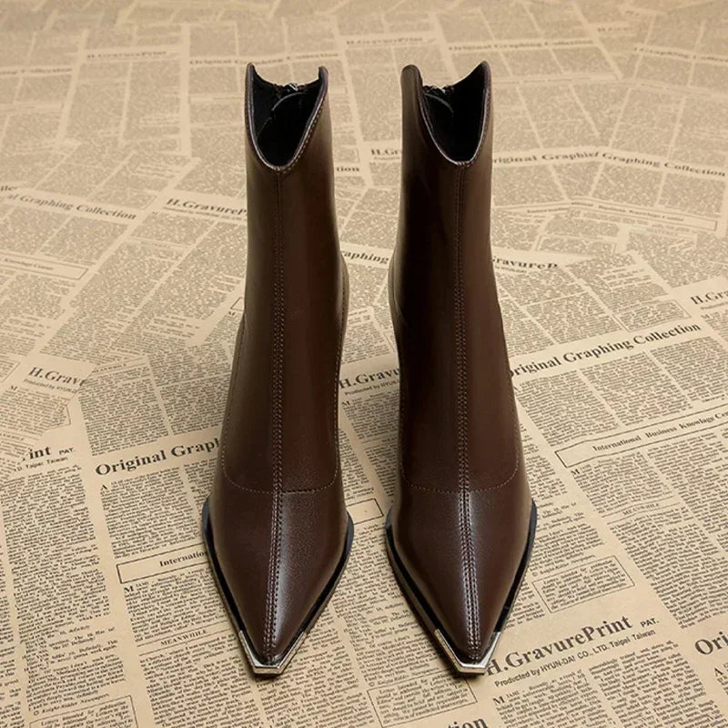 Chrome Tip Chelsea Boots – Stylish Leather Footwear With Cushioned Insoles
