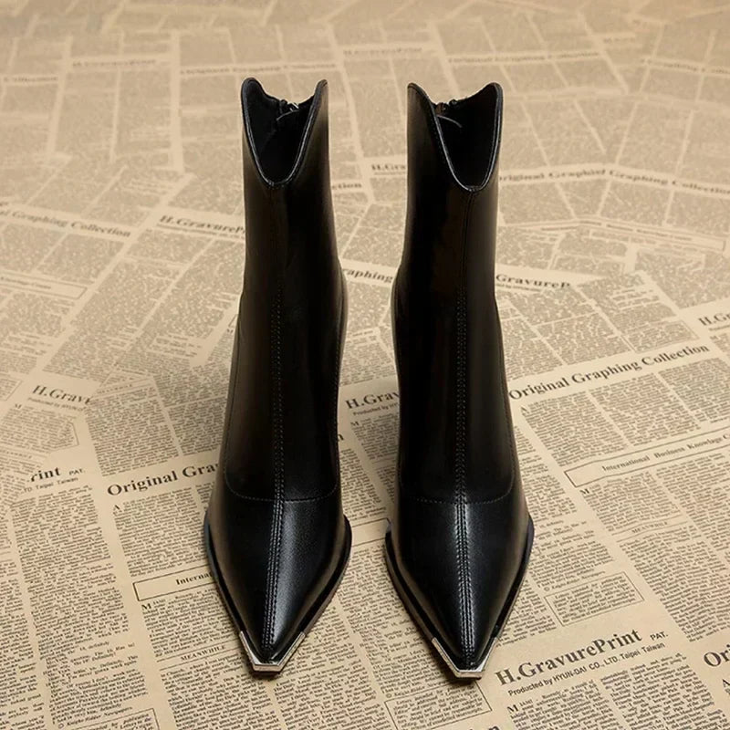 Chrome Tip Chelsea Boots – Stylish Leather Footwear With Cushioned Insoles