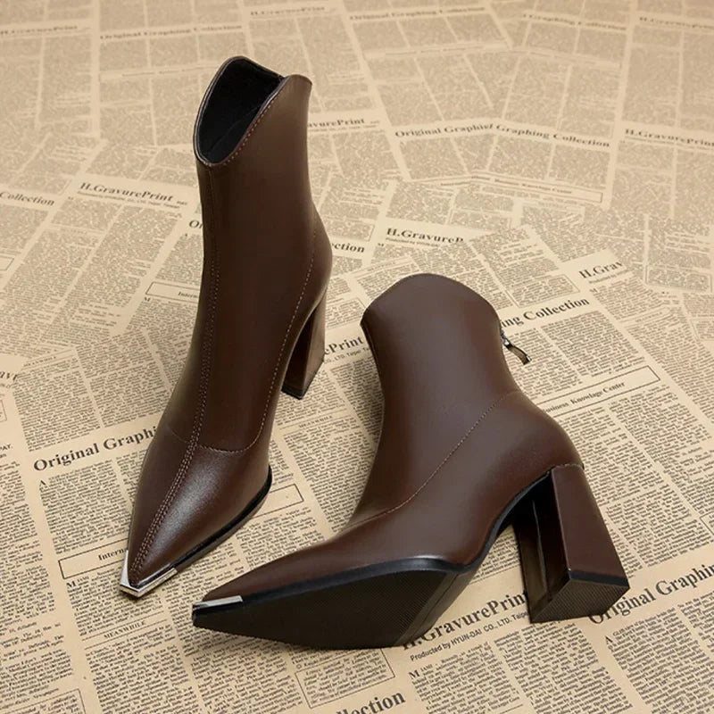 Chrome Tip Chelsea Boots – Stylish Leather Footwear With Cushioned Insoles