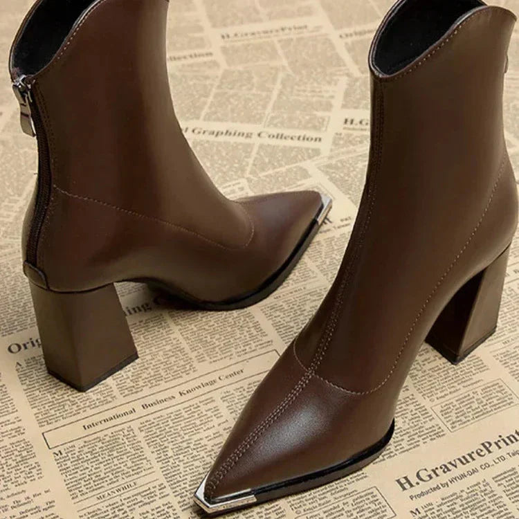 Chrome Tip Chelsea Boots – Stylish Leather Footwear With Cushioned Insoles