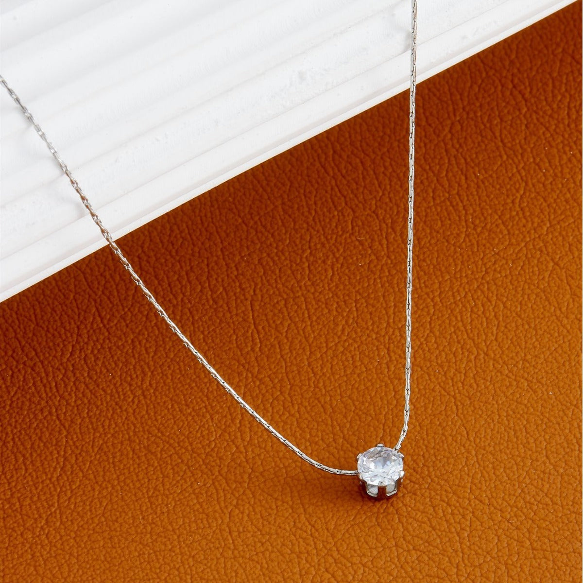 Minimalist Charm Necklace – Classic Delicate Pendant for Everyday Layering