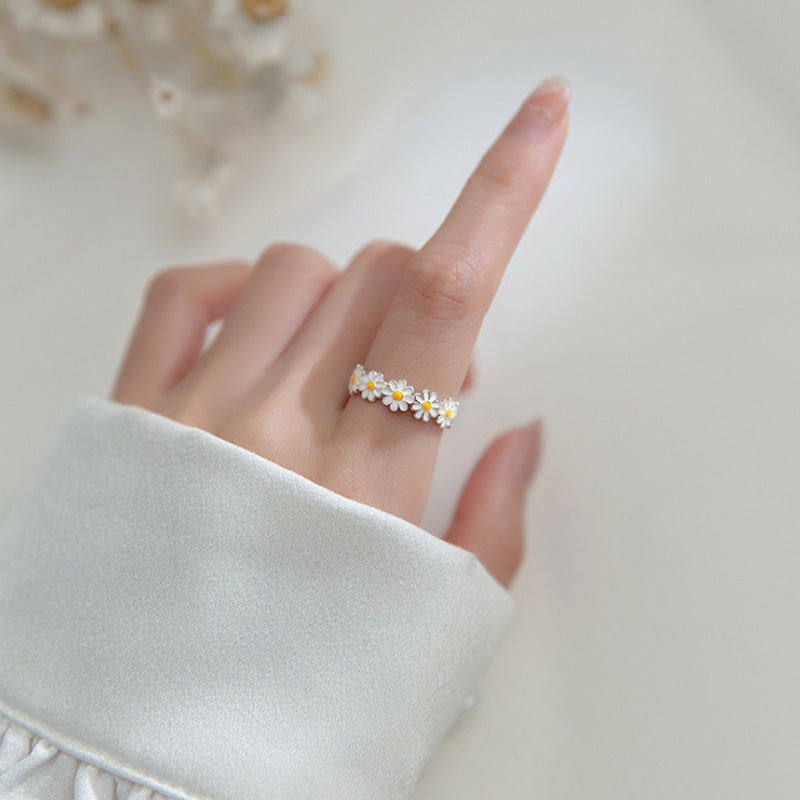 Blooming Daisy Ring – Adjustable Floral Enamel Flower Accessory for Spring