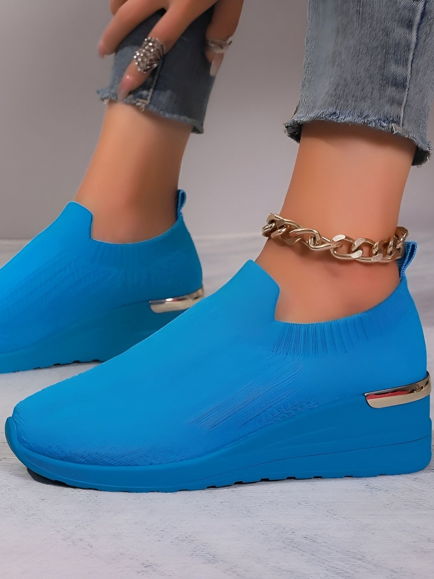 Trendy Everyday Sneakers – Lightweight Women's Casual Shoes with Durable Sole