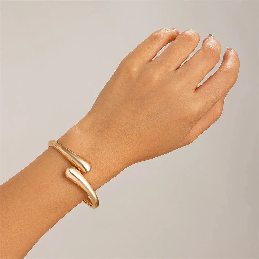 Sleek Modern Bangle – Sculptural Design Lightweight Zinc Alloy Bracelet