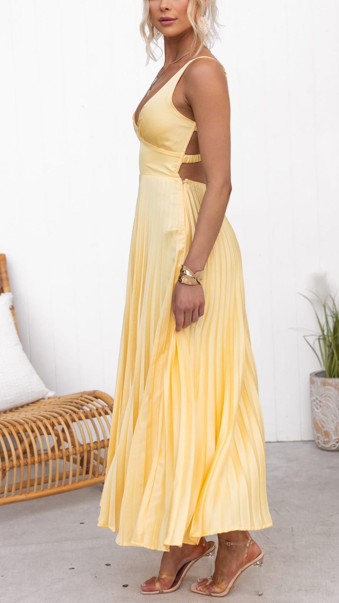 Pleated V-Neck Maxi Dress - Elegant Flowing Summer Dress with Cinched Waist
