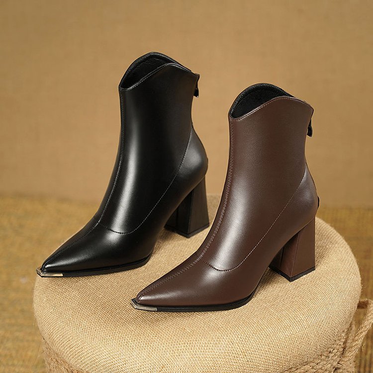 Chrome Tip Chelsea Boots – Stylish Leather Footwear With Cushioned Insoles