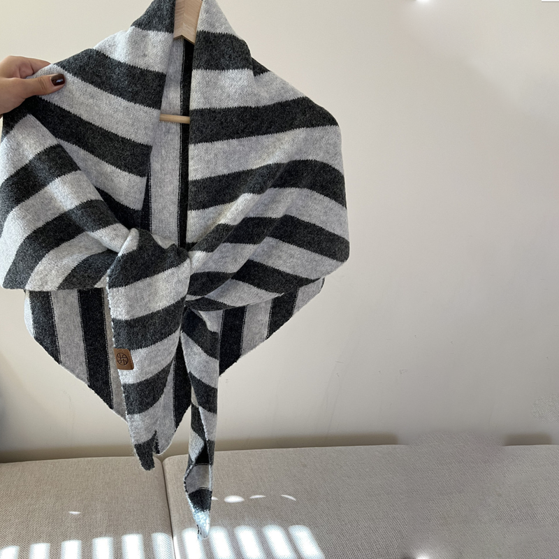 Fashion Triangular Shawl – Lightweight Women's Wrap With Soft Breathable Fabric