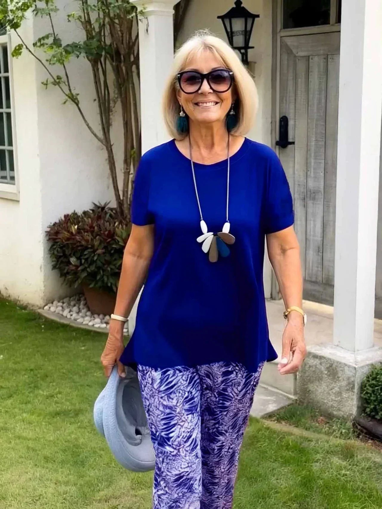 Chic Two-Piece Set – Women's Lounge Wear With Printed Pants & Functional Pockets