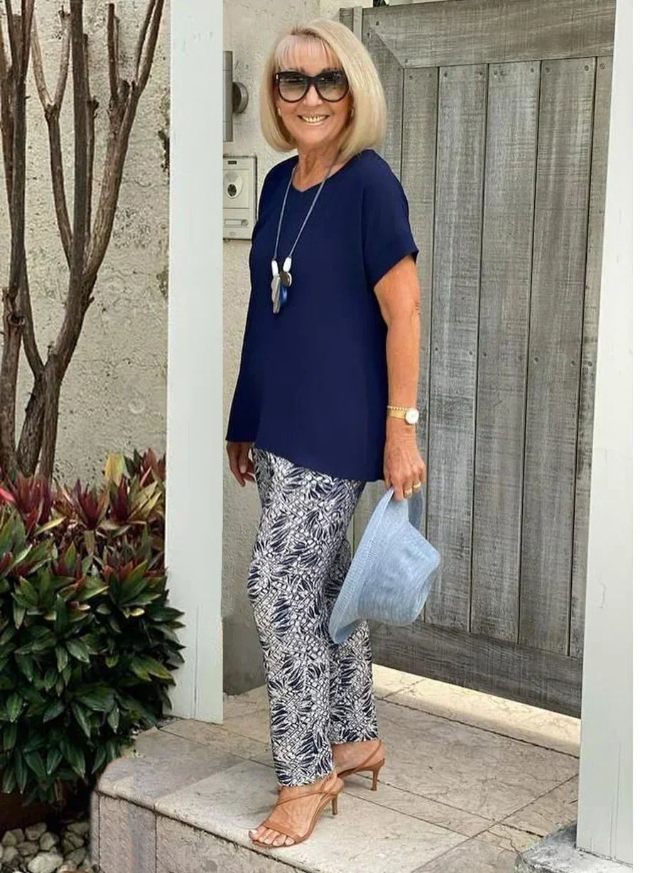 Chic Two-Piece Set – Women's Lounge Wear With Printed Pants & Functional Pockets