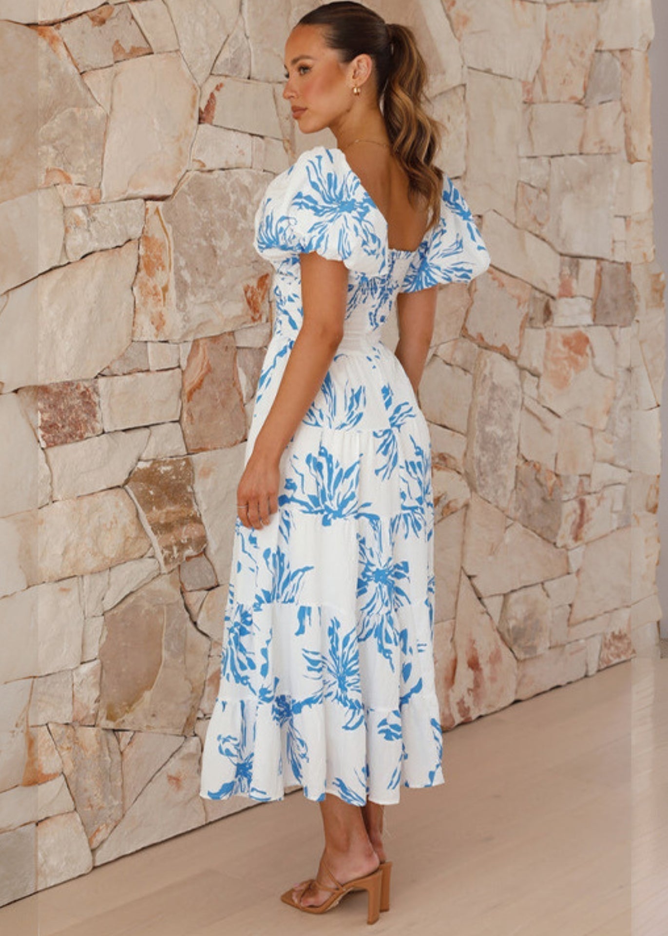 Summer Dress - Elegant Women's Casual Dress With Flowing Silhouette & Comfortable Fit