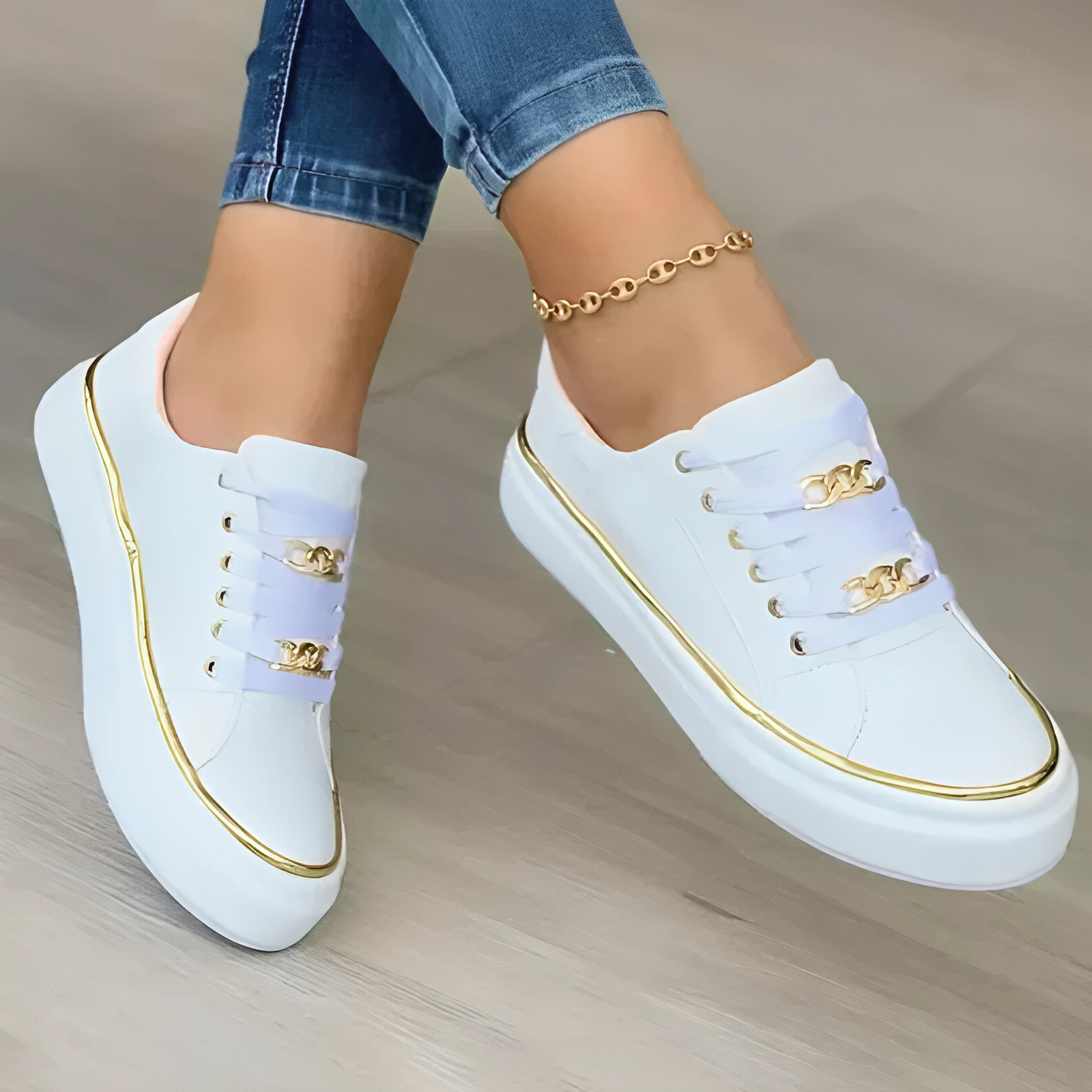 Comfortable Sneakers – Trendy Low-Top Sneakers with Gold Accents & Cushioned Sole
