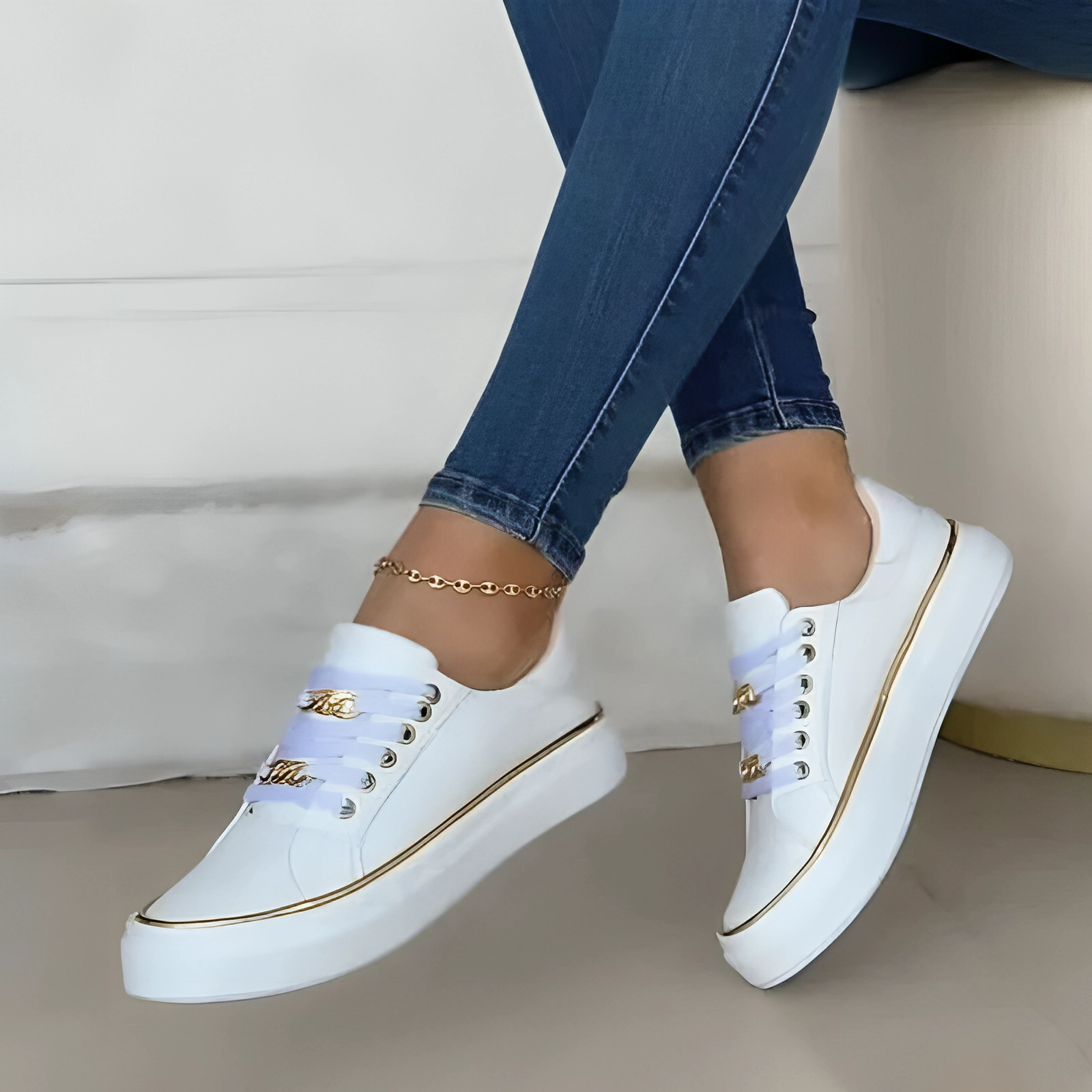 Comfortable Sneakers – Trendy Low-Top Sneakers with Gold Accents & Cushioned Sole