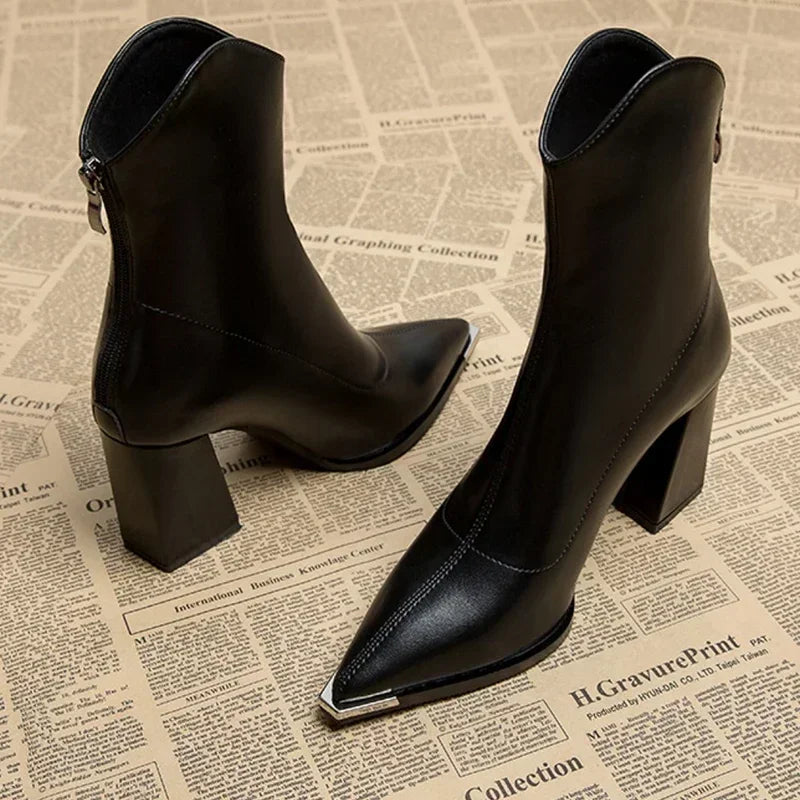 Chrome Tip Chelsea Boots – Stylish Leather Footwear With Cushioned Insoles