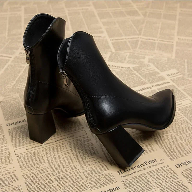 Chrome Tip Chelsea Boots – Stylish Leather Footwear With Cushioned Insoles