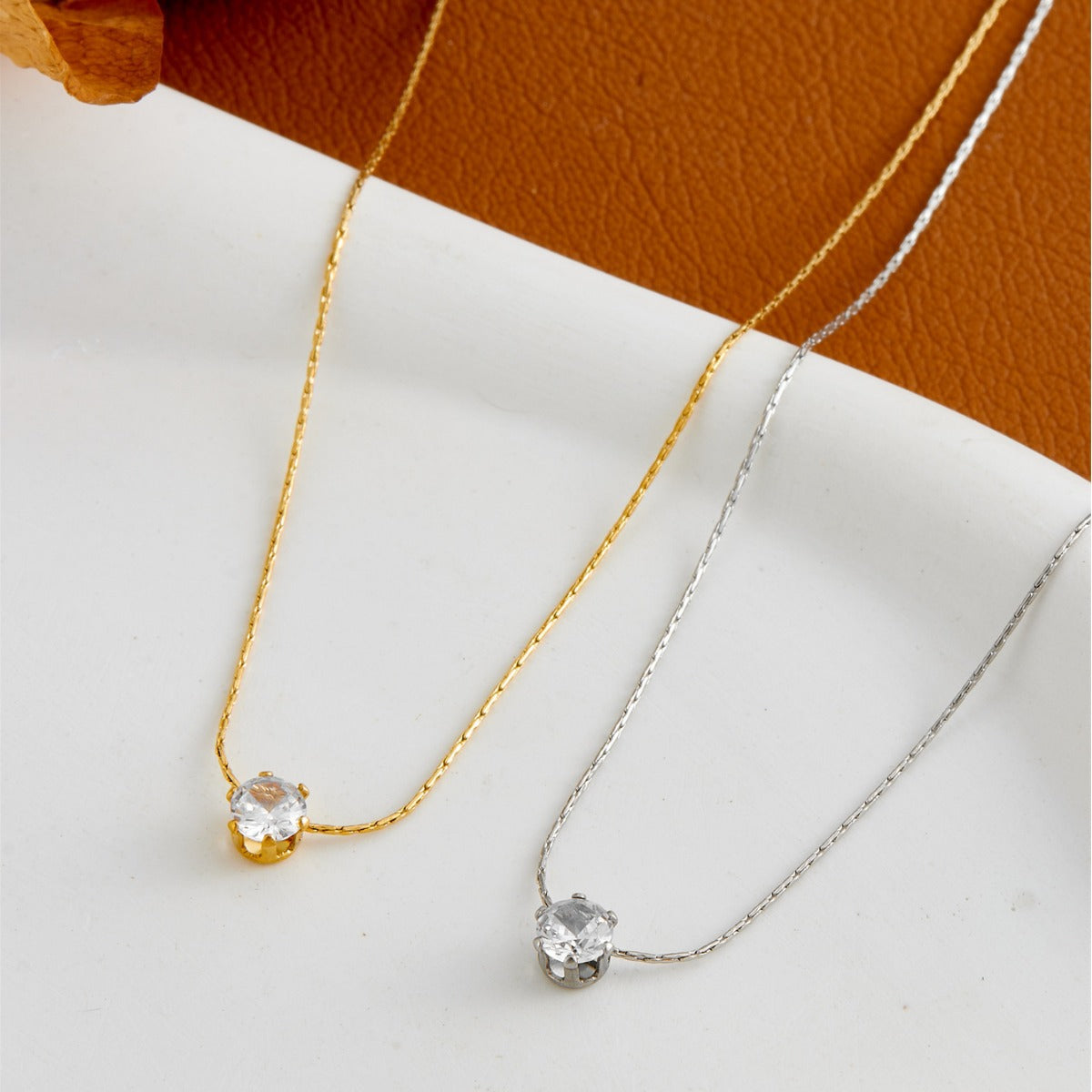 Minimalist Charm Necklace – Classic Delicate Pendant for Everyday Layering
