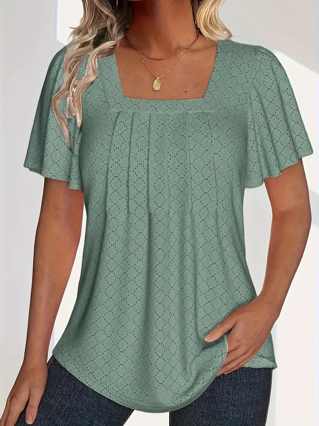 Elegant Ruffle Blouse – Flowy Plus Size Top with Square Neckline & Lightweight Fabric