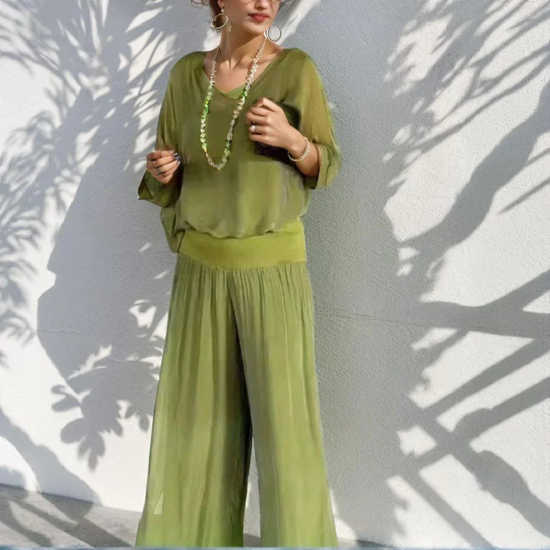 Extra Light Poplin Set – Lightweight Two-Piece Matching Outfit with Fitted Waist & V-Neckline