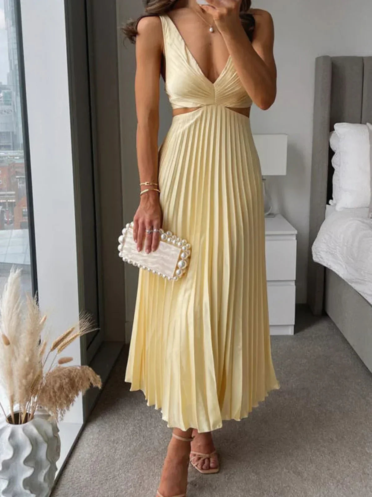 Elegant Dress With Slit - Sculpted Waist Pleated Skirt For Weddings