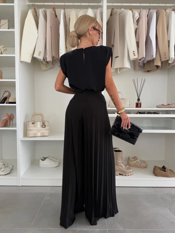 Elegant Two-Piece Set – Women's Coordinated Outfit With Flattering Silhouette Design